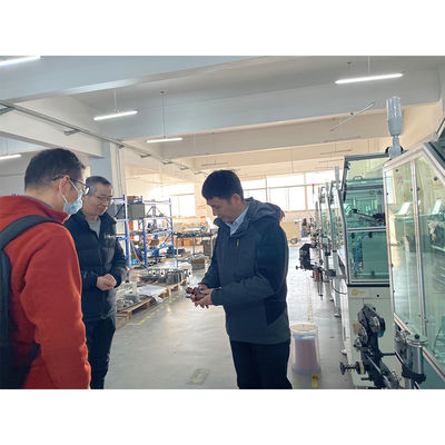 Machine de remontage d'armature entièrement automatique enrobageuse à bobine de rotor avec tension électronique fournisseur