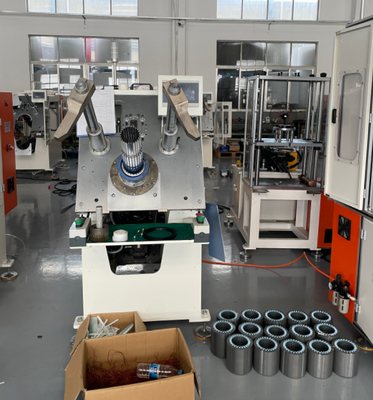 Moteur à induction Stateur bobine enroulement machine d'insertion entièrement automatique Ventilateur oscillante fournisseur